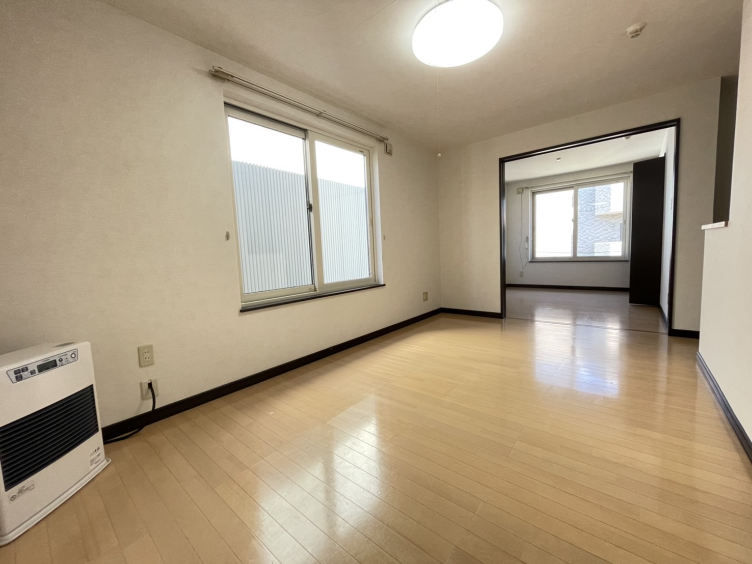 居室・リビング　他号室のお写真です。参考にご覧ください。