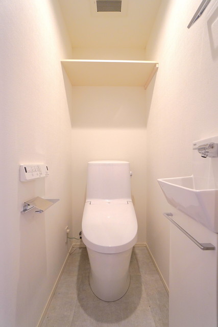 トイレ　※写真は同タイプ住戸です。