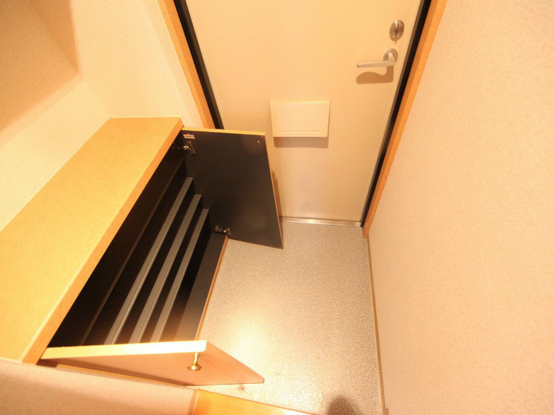 玄関　玄関　シューズボックス付（収納充実してます）