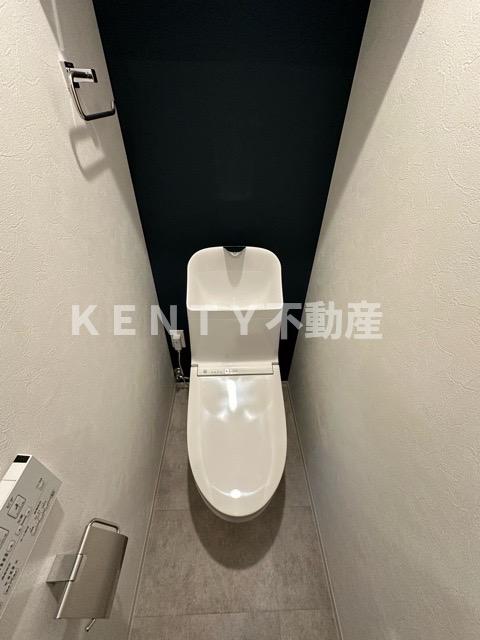 トイレ　落ち着いた色調のトイレです