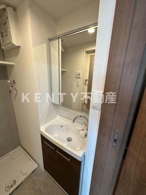 洗面設備　ゆったりとスペースのある洗面所