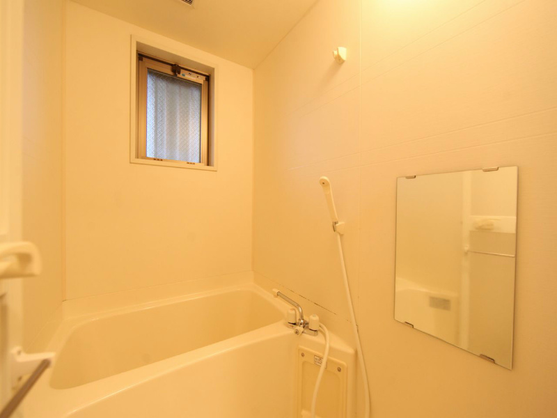 バス・シャワールーム　バスルーム　窓付（換気良好）