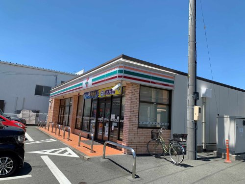 コンビニ　セブンイレブン 豊橋東脇店（コンビニ）まで672m