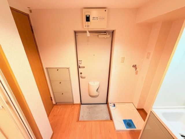 玄関　同タイプの反転タイプの写真となります