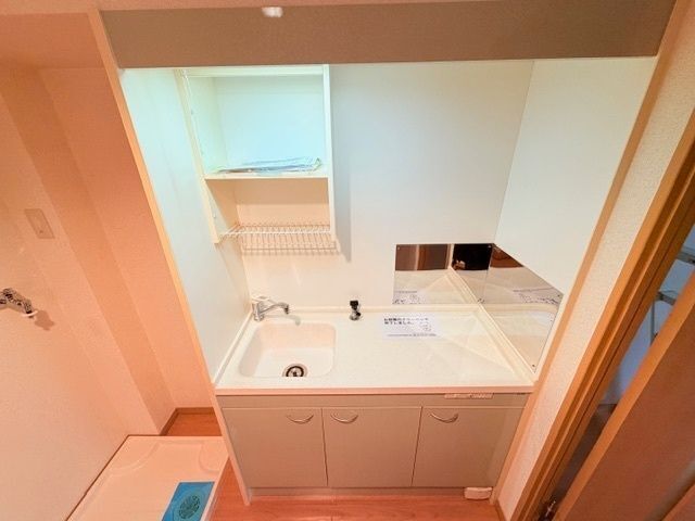 キッチン　同タイプの反転タイプの写真となります