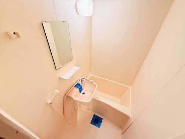 バス・シャワールーム　同タイプの反転タイプの写真となります