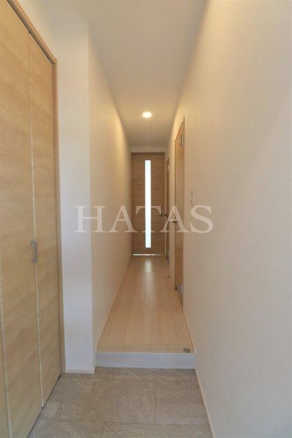 玄関　同物件別部屋です。