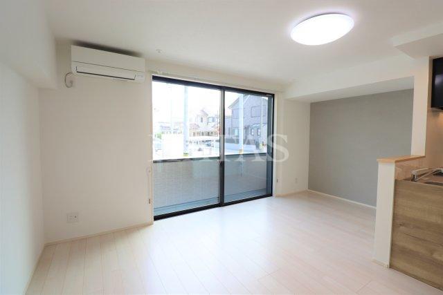 居室・リビング　同物件別部屋です。