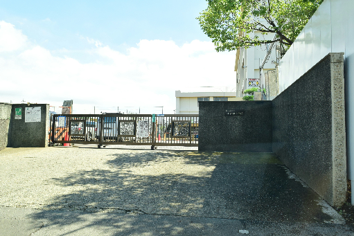 小学校　茅ヶ崎市立小和田小学校（小学校）まで335m