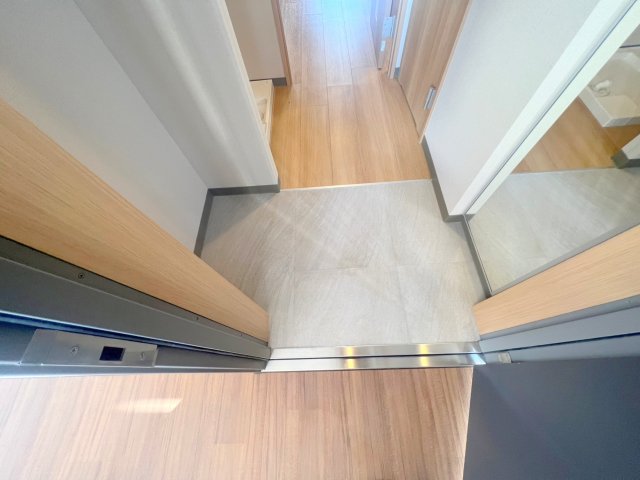 玄関　玄関が大きいと、とても解放感があります。