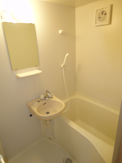 バス・シャワールーム　ゆったり過ごせるお風呂です