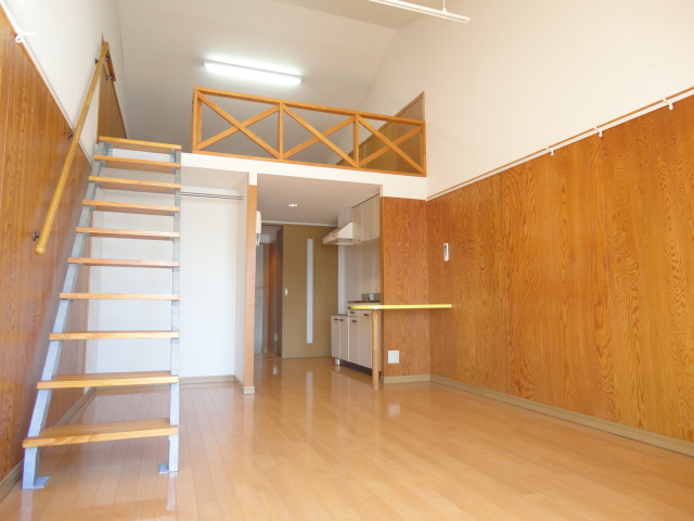 居室・リビング　こちらのリビングで趣味の時間をお楽しみください