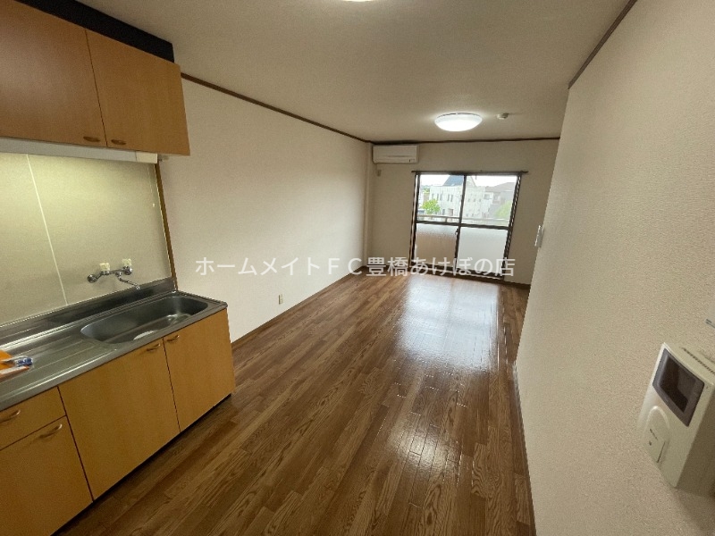 居室・リビング　同型別部屋写真（反転）