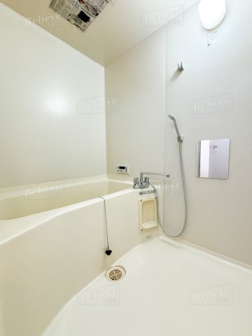 バス・シャワールーム　追い焚き付きのお風呂です♪