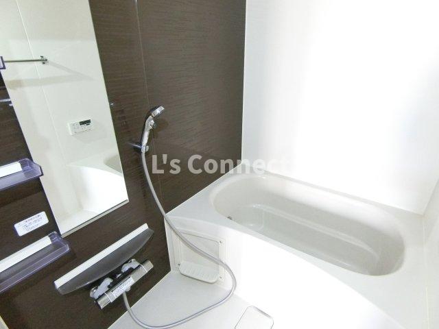 バス・シャワールーム　追焚き、浴室乾燥付きのお風呂。