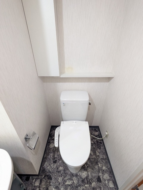 トイレ　※クリーニング前の写真です