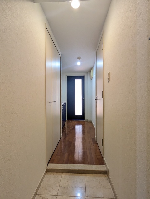 玄関　※クリーニング前の写真です