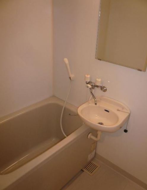 バス・シャワールーム　※別部屋参考写真