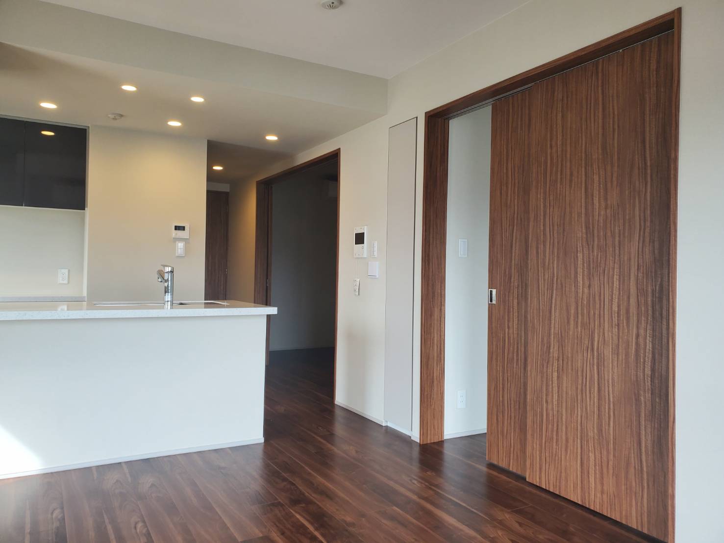 居室・リビング　写真は同タイプ住居です。