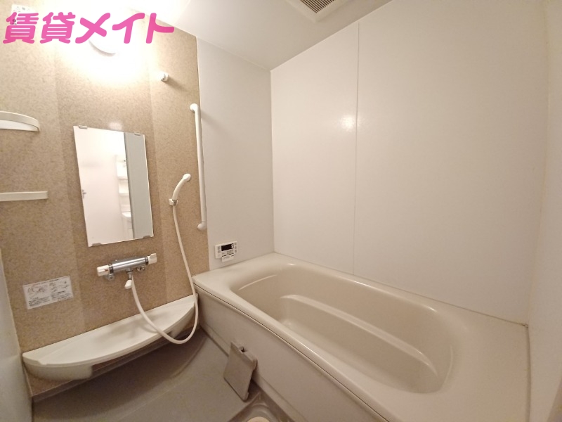 バス・シャワールーム　同型タイプの写真です