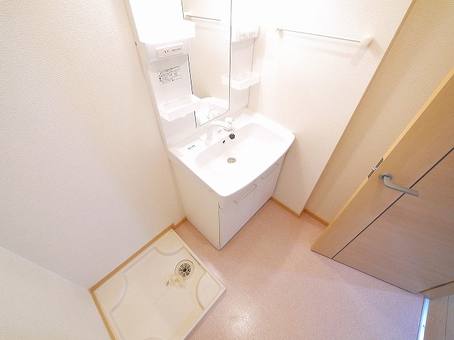 洗面設備　コンパクトで使いやすい洗面所