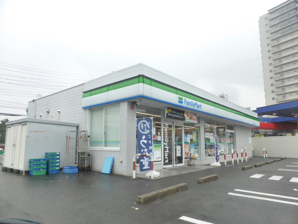コンビニ　ファミリーマート 安城桜町店（コンビニ）まで358m