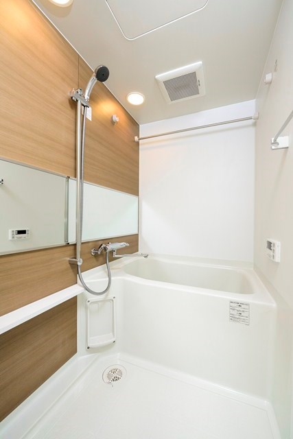 バス・シャワールーム　※同タイプ別号室参考写真