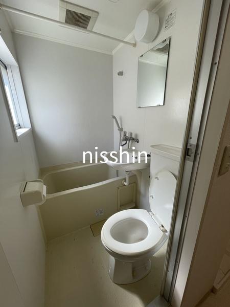 トイレ　退去前のため同間取り別部屋の参考写真です