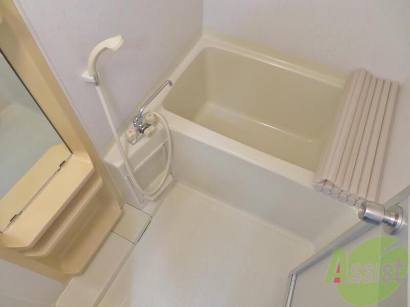 バス・シャワールーム　お風呂も広さがあってゆったり入れそう。