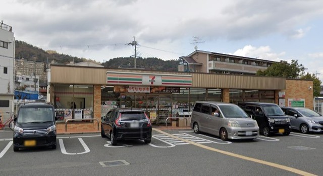 コンビニ　セブンイレブン　箕面坊島5丁目店（コンビニ）まで524m