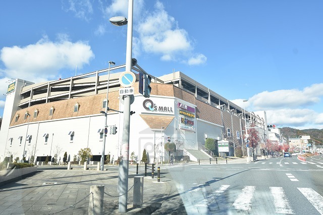 スーパー　みのおキューズモール（スーパー）まで811m