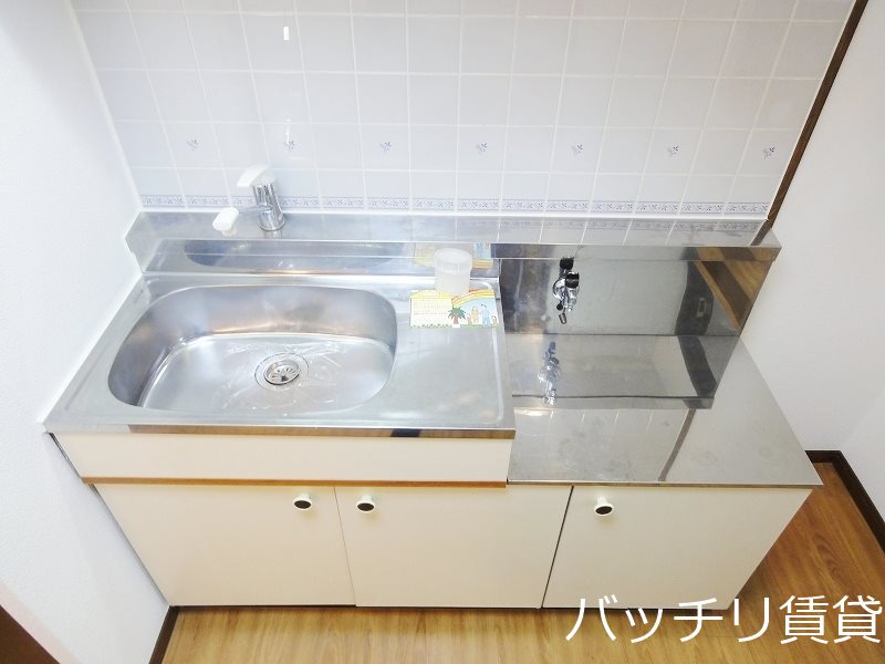 キッチン　＊画像は別号室の為、現状を優先致します