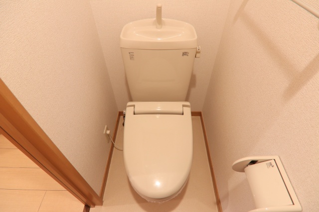 トイレ　※別室の参考写真の為、現況優先です。