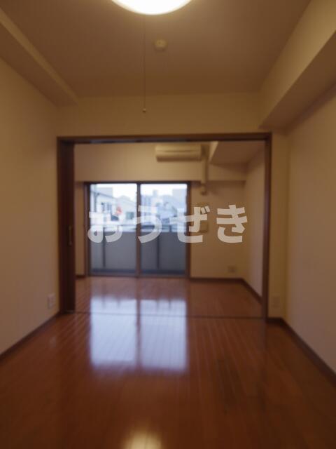 居室・リビング　別部屋参考写真です。