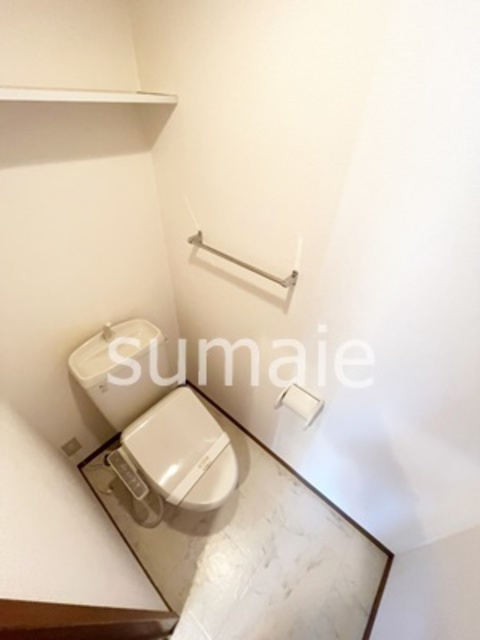 トイレ　温水洗浄便座付きのトイレ