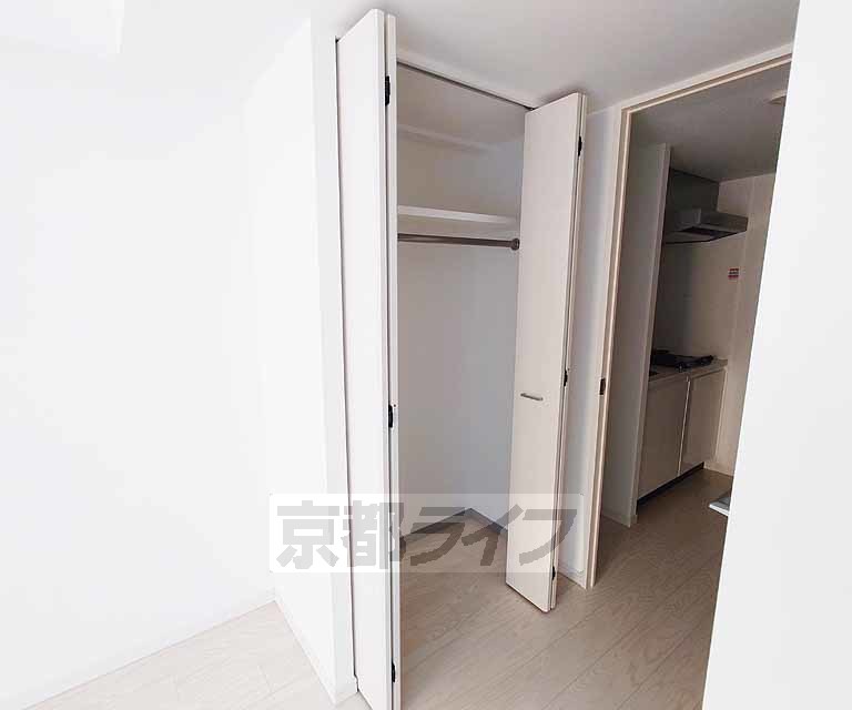 収納　ハンガーパイプがついています