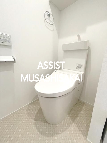 トイレ　写真：設備同仕様の参考写真です