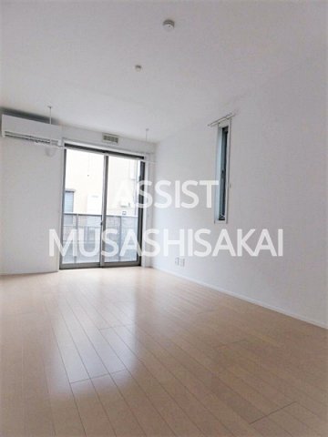 居室・リビング　写真：設備同仕様の参考写真です