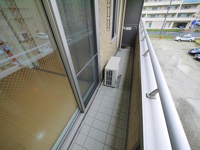 バルコニー　陽当たり良好なバルコニーです