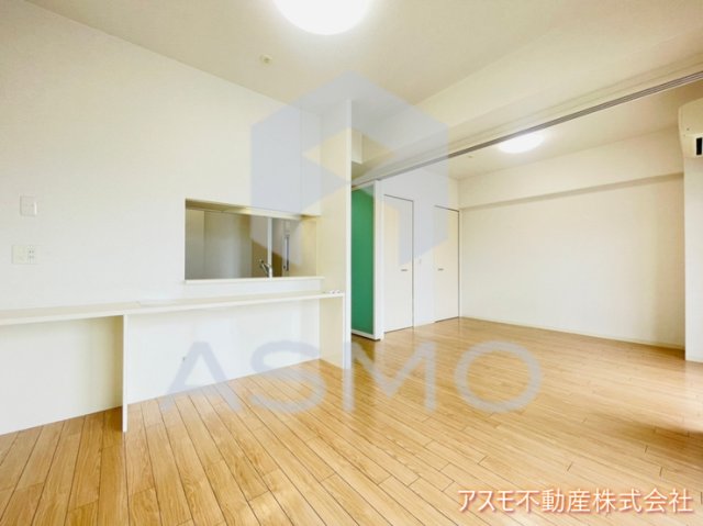 居室・リビング　同マンション別部屋参考写真