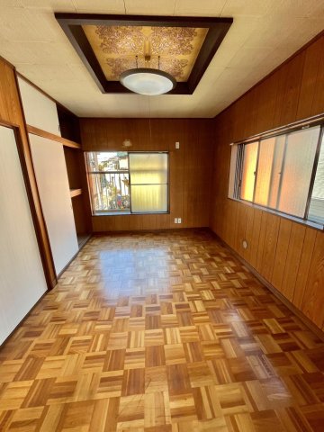 その他　バルコニーに通じる２階洋室