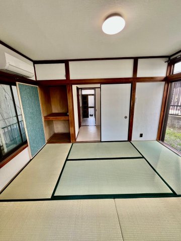 居室・リビング　日当たり良好な和室