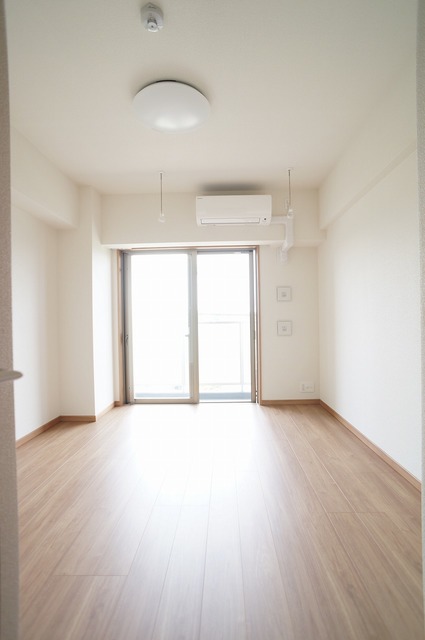 居室・リビング　参考写真（同建物別部屋のものです）