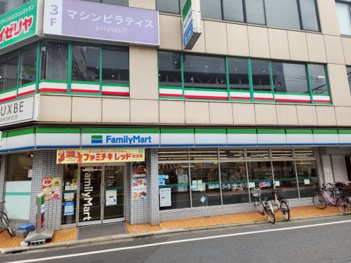 コンビニ　ファミリーマート 亀有北口店（コンビニ）まで53m