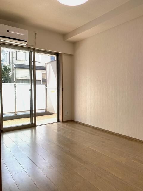 居室・リビング　南向きカウンターキッチンのLDK１０帖　リビングダイニングキ