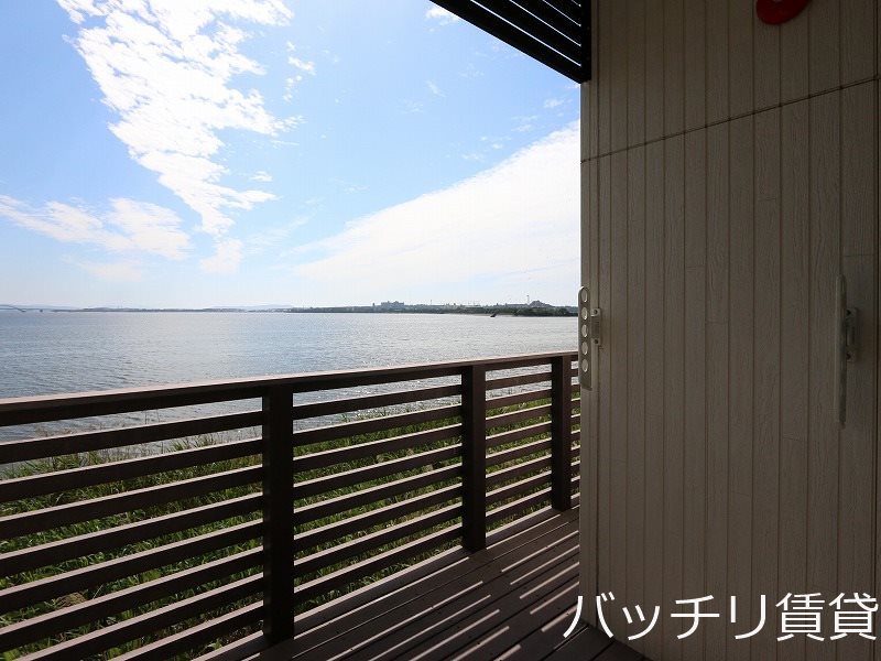 バルコニー　別号室の画像。現況優先。