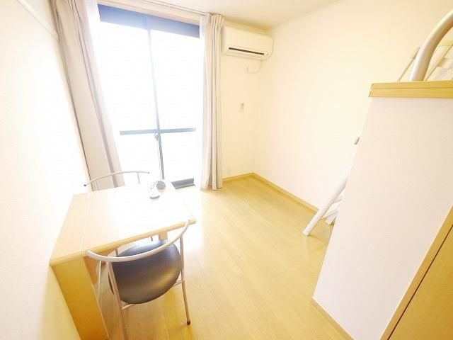 居室・リビング　★明るいお部屋です★