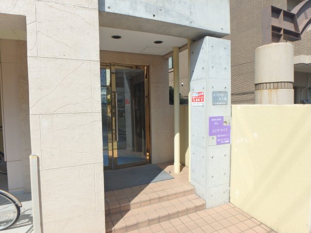 エントランス　清潔なエントランスです