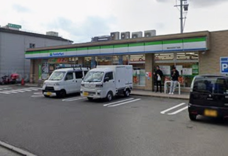 コンビニ　ファミリーマート 博多住吉四丁目店（コンビニ）まで333m