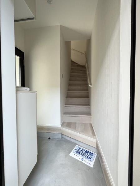 玄関　広々した玄関ホール